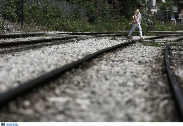 «Παγίδες θανάτου» οι αφύλακτες διαβάσεις τρένων ακόμη και μέσα στην Αθήνα