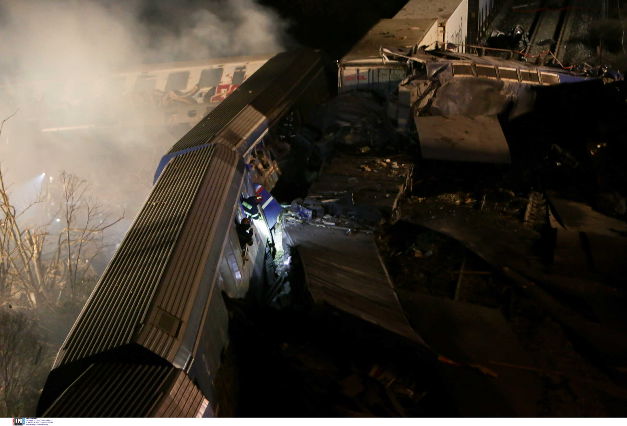 Σύγκρουση τρένων στη Λάρισα: Τηλέφωνα που μπορούν να επικοινωνούν οι συγγενείς των επιβατών