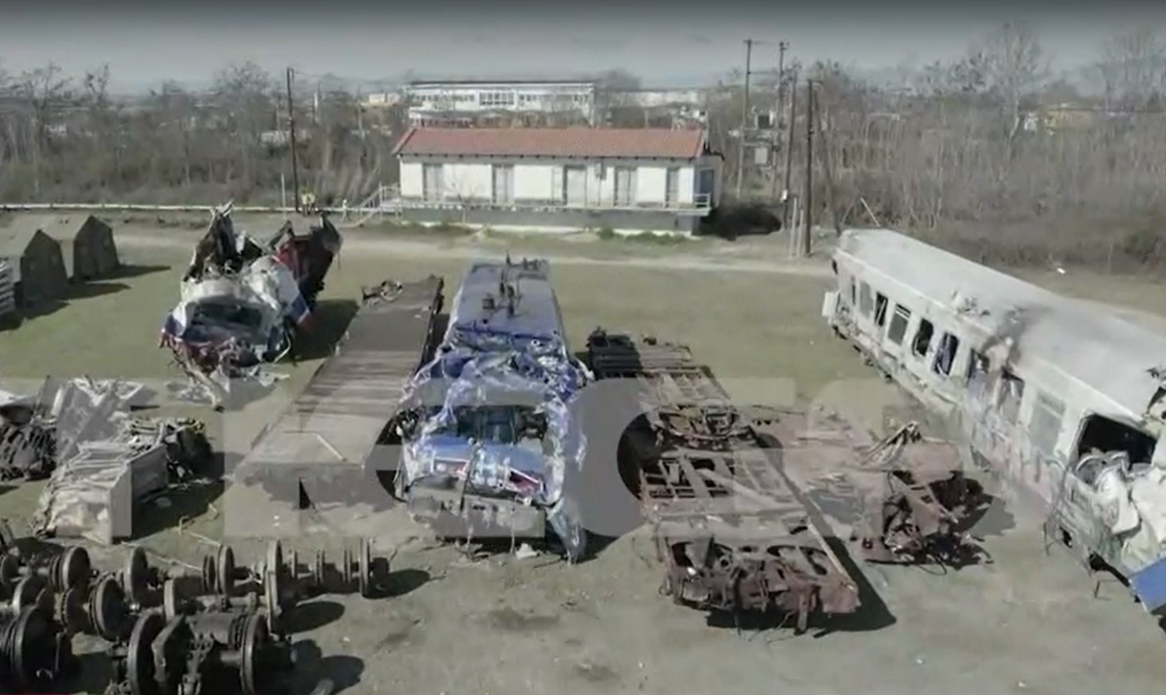 Τέμπη: Τα απομεινάρια της τραγωδίας – Αυτοψία με drone στο σημείο που μεταφέρθηκε το τρένο του θανάτου