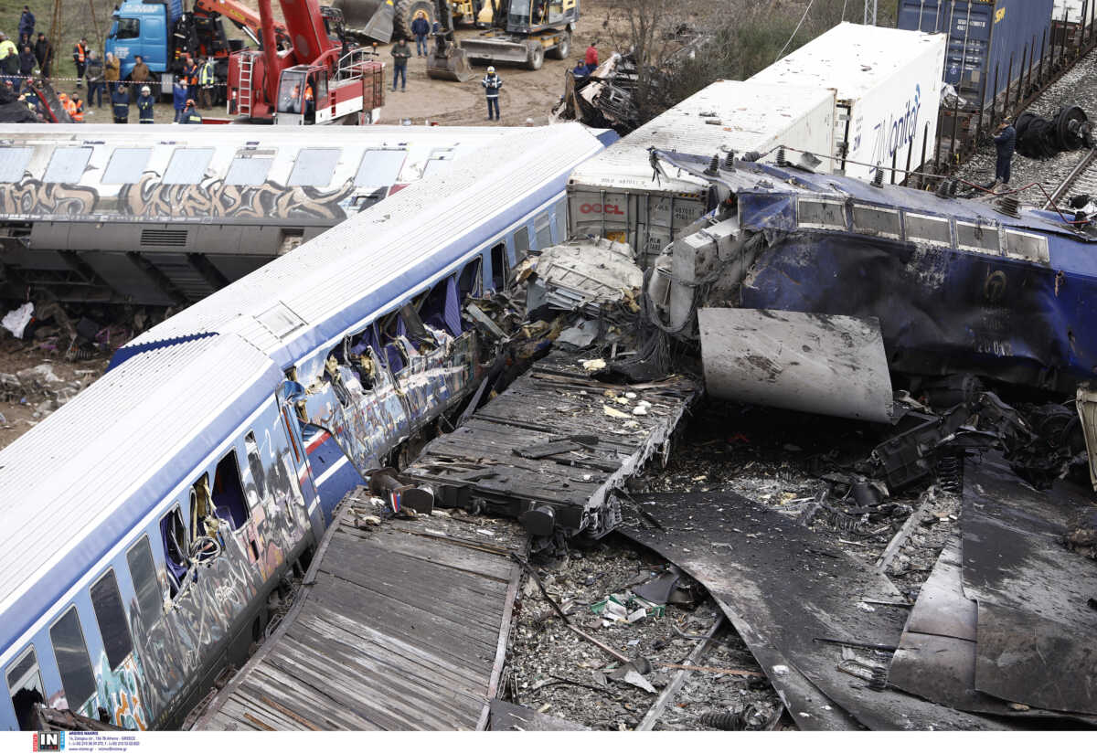 Σύγκρουση τρένων στα Τέμπη: Η Πυροσβεστική διαψεύδει ότι βρέθηκαν φιάλες υγραερίου στο σημείο της τραγωδίας