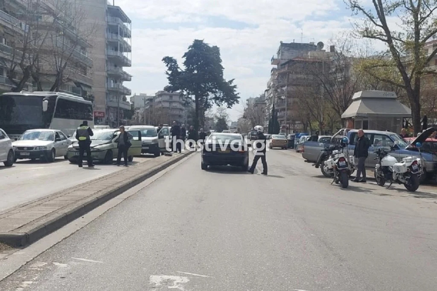 Θεσσαλονίκη: Τροχαίο με καραμπόλα 5 αυτοκινήτων – Οδηγός είχε καρδιακό επεισόδιο