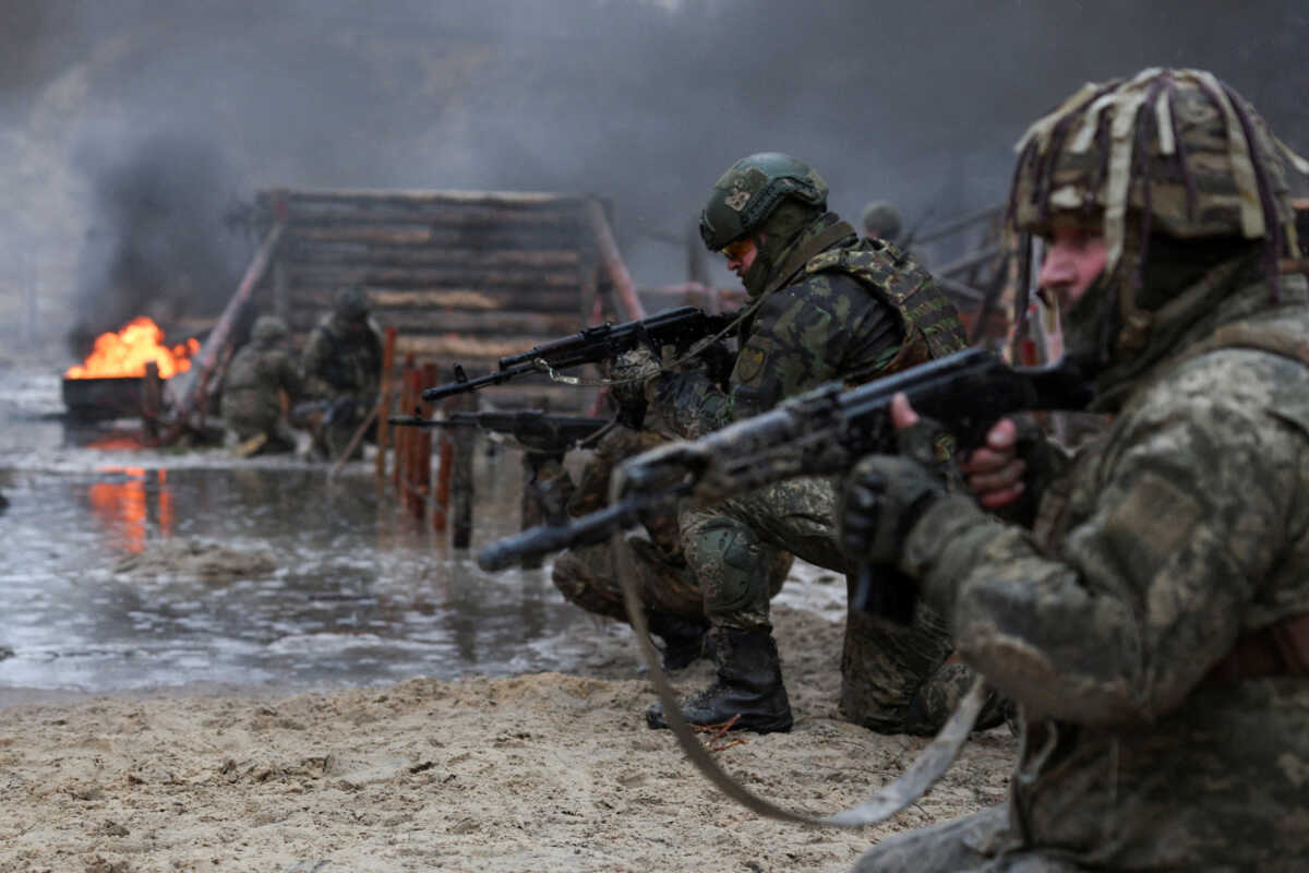 Η Σερβία διαψεύδει πως στέλνει όπλα στον Ουκρανικό στρατό – «Καμία εμπλοκή στον πόλεμο»