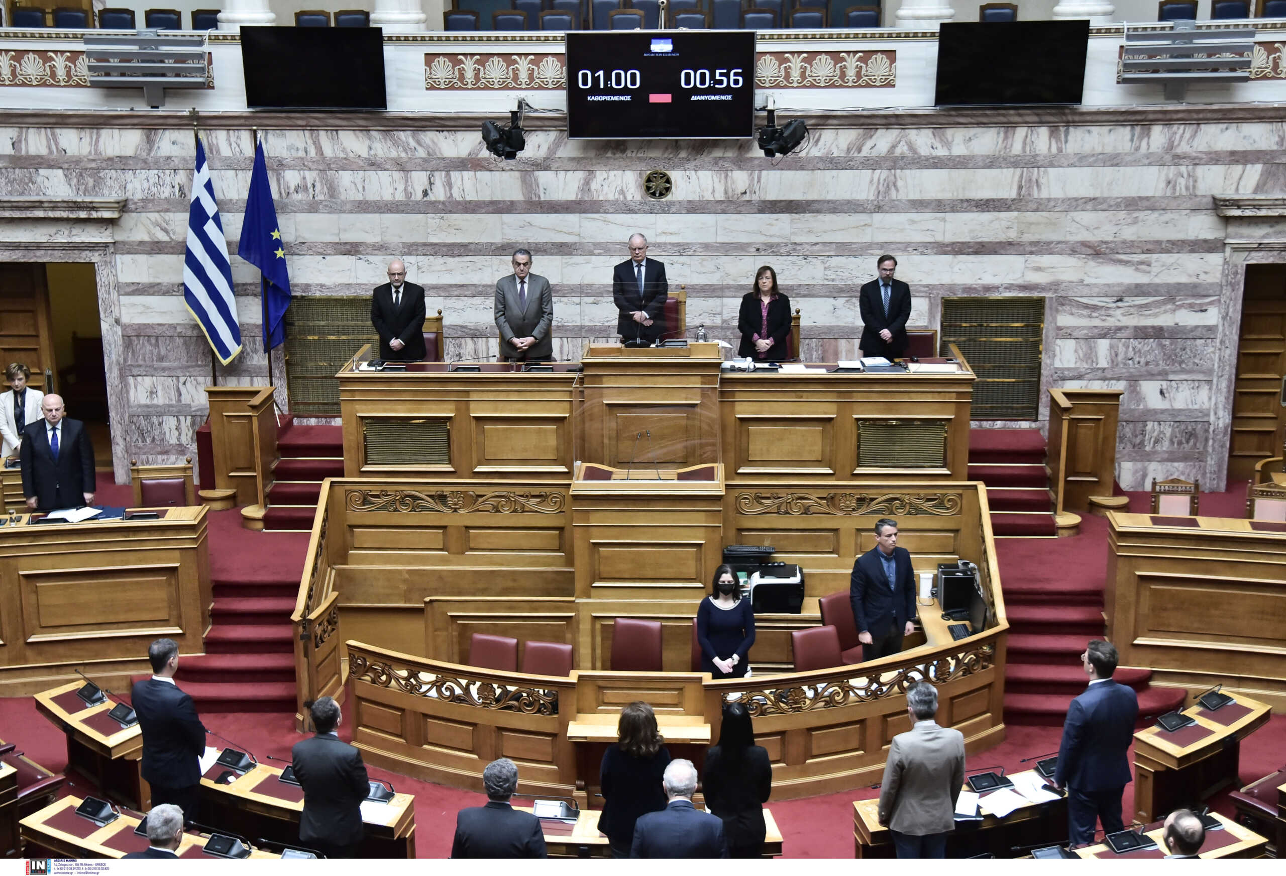 Τέμπη: Ενός λεπτού σιγή στην Βουλή για τα θύματα της τραγωδίας