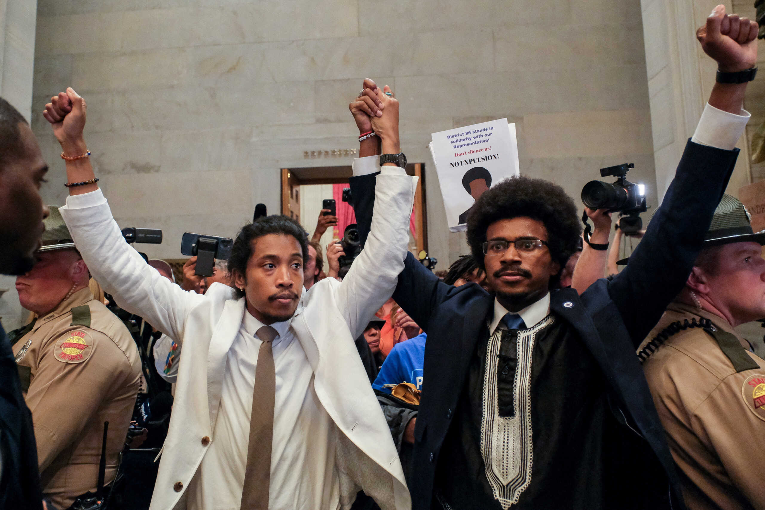ΗΠΑ: Δυο αφροαμερικανοί βουλευτές αποπέμφθηκαν από το πολιτειακό Κογκρέσο του Τενεσί επειδή διαδήλωσαν κατά των όπλων
