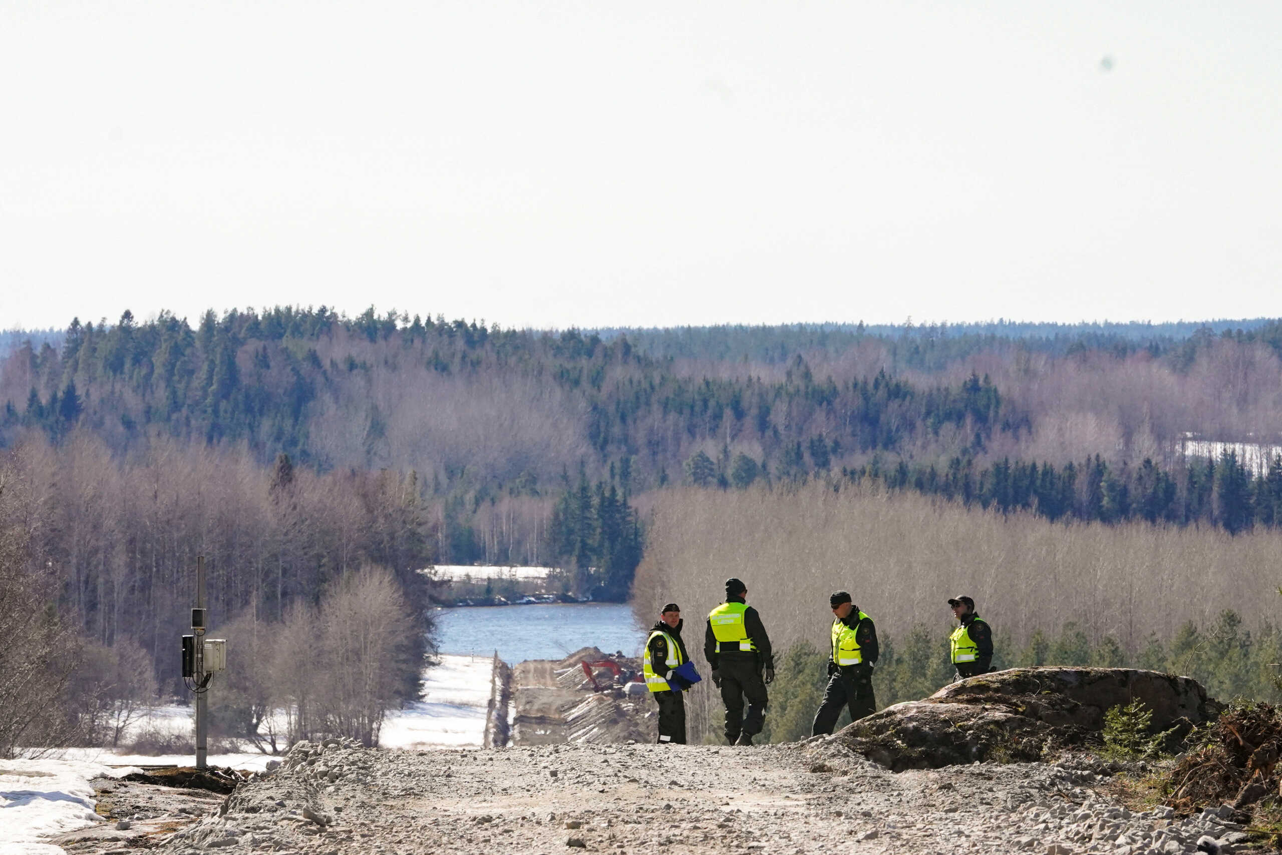 Φινλανδία: Άρχισε και αυτή να στήνει φράχτη στα νέα σύνορα του ΝΑΤΟ με τη Ρωσία