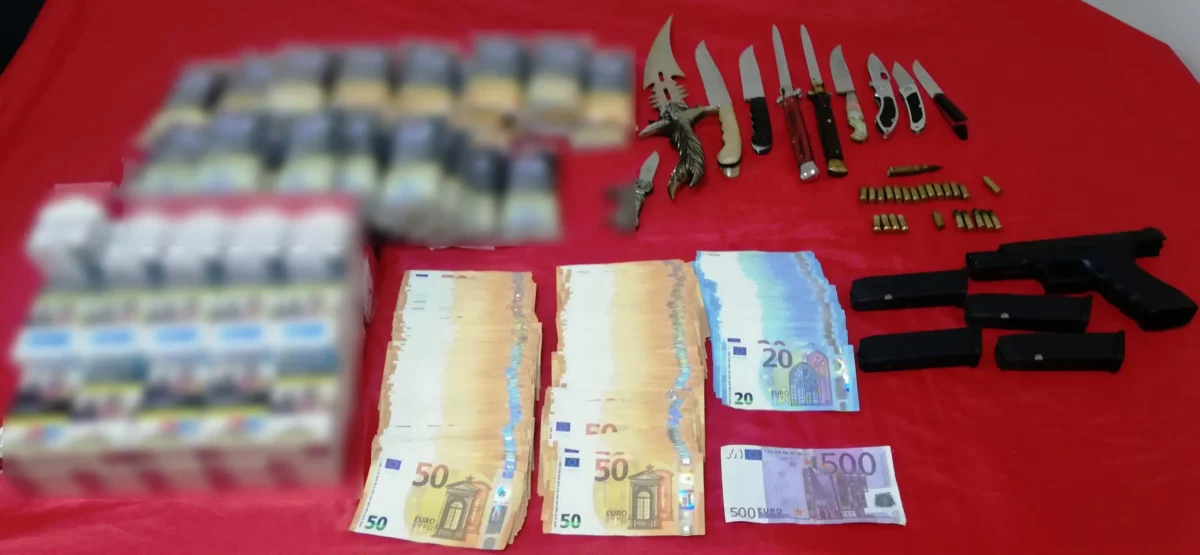 Θεσσαλονίκη: Συνελήφθη ζευγάρι για λαθραία τσιγάρα, όπλα και φυσίγγια σε ψιλικατζίδικο