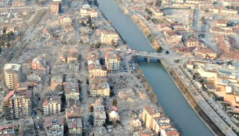 Τα σεισμο-γεωδυναμικά αίτια των καταστροφών στην Τουρκία μέσα από εντυπωσιακές φωτογραφίες