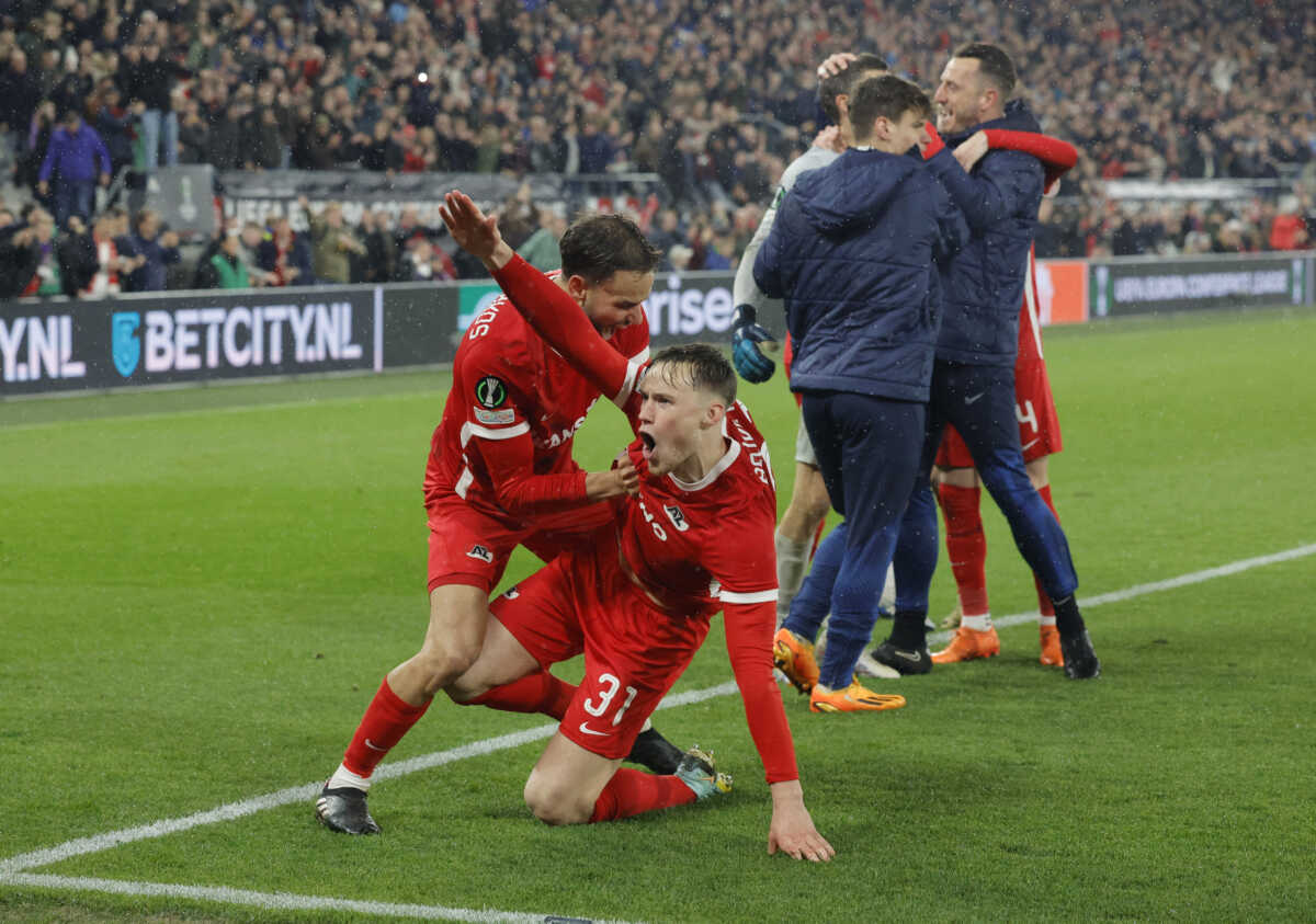 Soccer Football - Europa Conference League - Quarter Final - Second Leg - AZ Alkmaar v Anderlecht  - AFAS Stadion, Alkmaar, Netherlands - April 20, 2023 AZ Alkmaar's Sam Beukema celebrates after winning the penalty shoot-out REUTERS