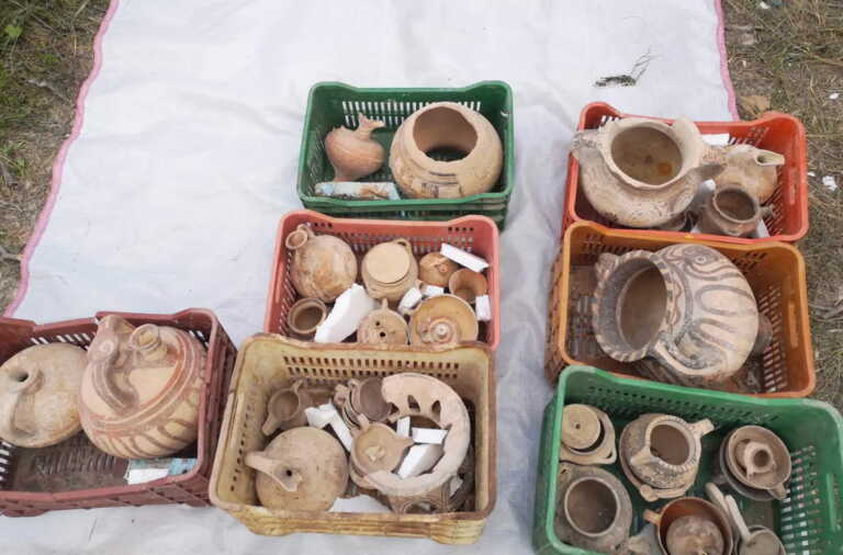 Ηράκλειο: Τα σπανιότατα ευρήματα του κυκλώματος αρχαιοκαπηλίας – Χειροπέδες στην εξαμελή σπείρα