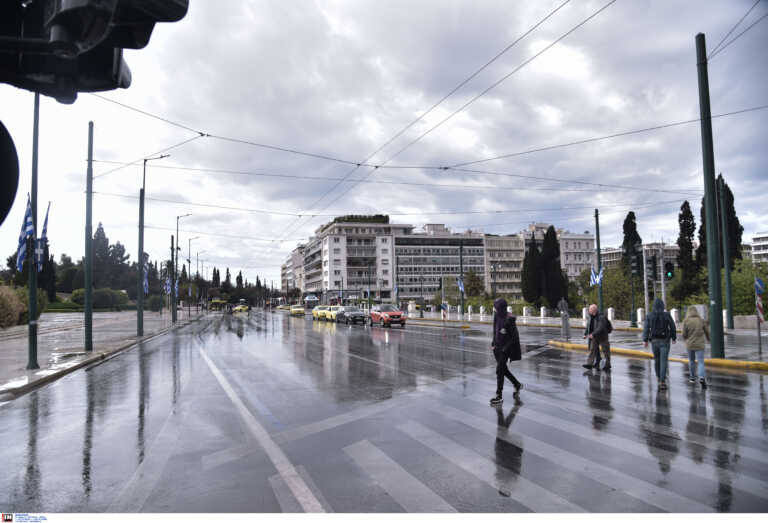 Άδειασε η Αθήνα φέτος το Πάσχα - Ελάχιστος κόσμος στο κέντρο της πρωτεύουσας