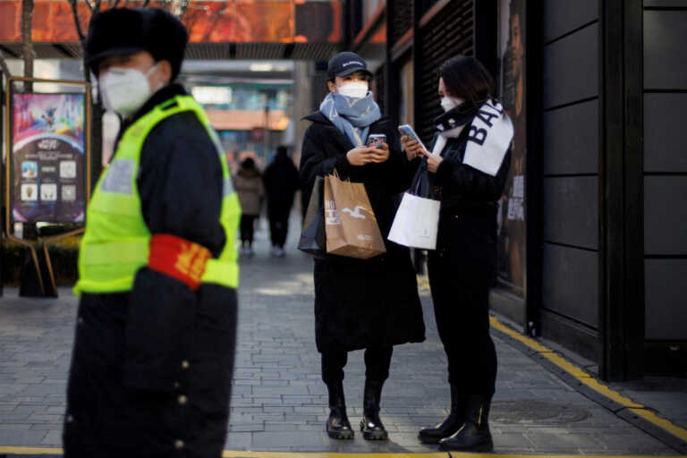 Κίνα – Κορονοϊός: Τέλος εποχής – Αίρεται το μέτρο της υποχρεωτικής χρήσης μάσκας στο μετρό του Πεκίνου
