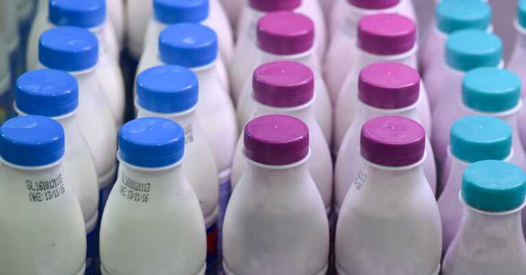 Μοίρασαν ληγμένα γάλατα σε μαθητές δημοτικού σχολείου της Πάτρας