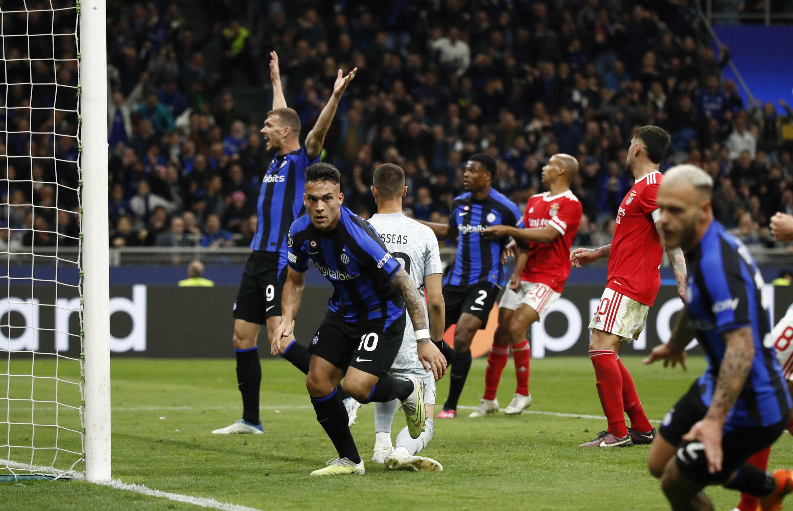 Soccer Football - Champions League - Quarter Final - Second Leg - Inter Milan v Benfica - San Siro, Milan, Italy - April 19, 2023 Inter Milan's Lautaro Martinez celebrates scoring their second goal REUTERS