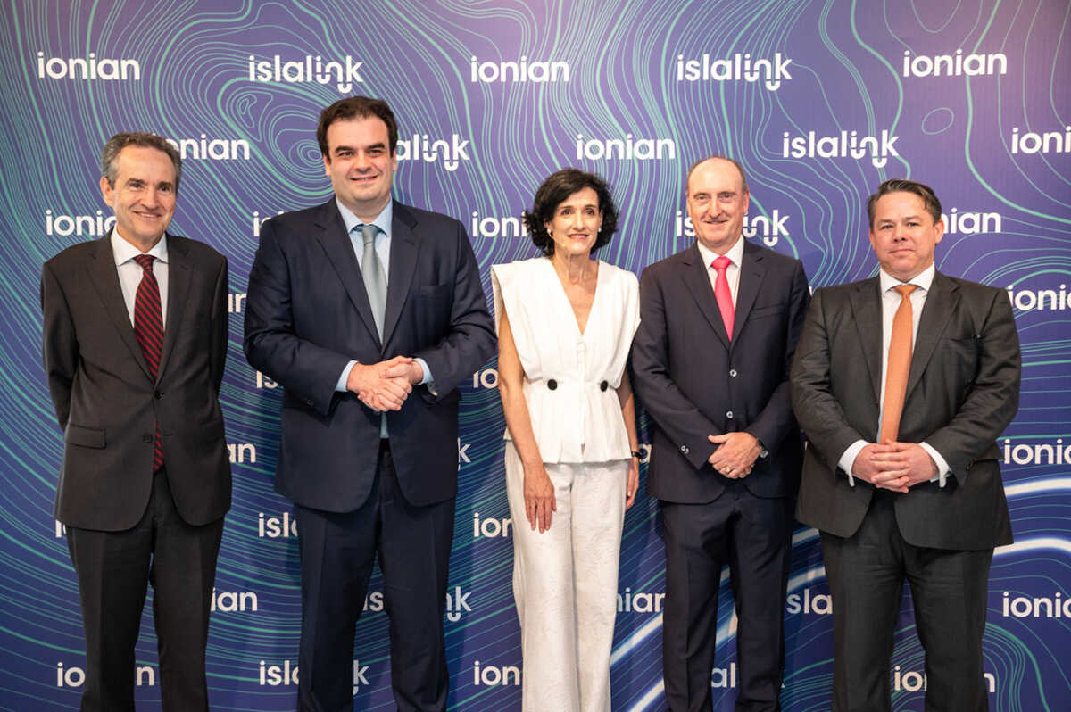 Islalink: Εγκαινιάστηκε το σύστημα οπτικών ινών IONIAN που συνδέει Ελλάδα με Ιταλία  Η συμβολή της επένδυσης