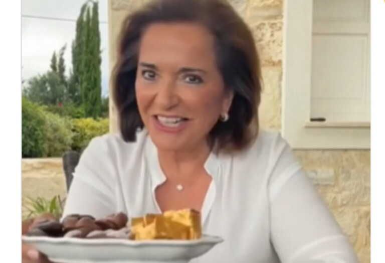«Είμαι η πιο trendy γιαγιά» - Η Ντόρα Μπακογιάννη μπήκε στο TikTok και κερνάει σοκολατάκια
