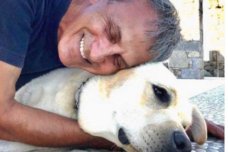 O Γιώργος Νταλάρας για Πάσχα στη Σύρο – Η τρυφερή φωτογραφία με τον σκύλο του