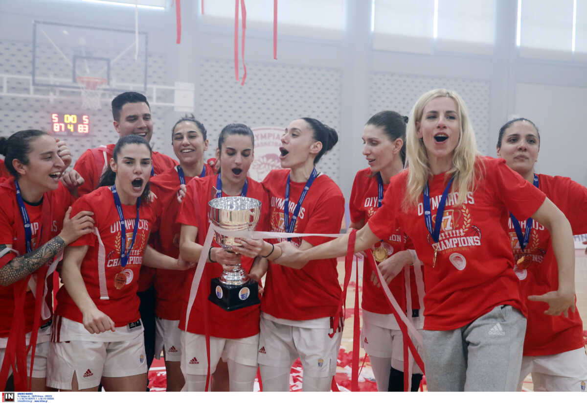Ολυμπιακός – Παναθηναϊκός 87-83: Η απονομή του πρωταθλήματος στις ερυθρόλευκες και οι έξαλλοι πανηγυρισμοί
