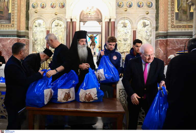 Η ΠΑΕ Ολυμπιακός στηρίζει το έργο της Ιεράς Μητρόπολης Πειραιώς - Επιταγές και 7.000 δέματα με τρόφιμα