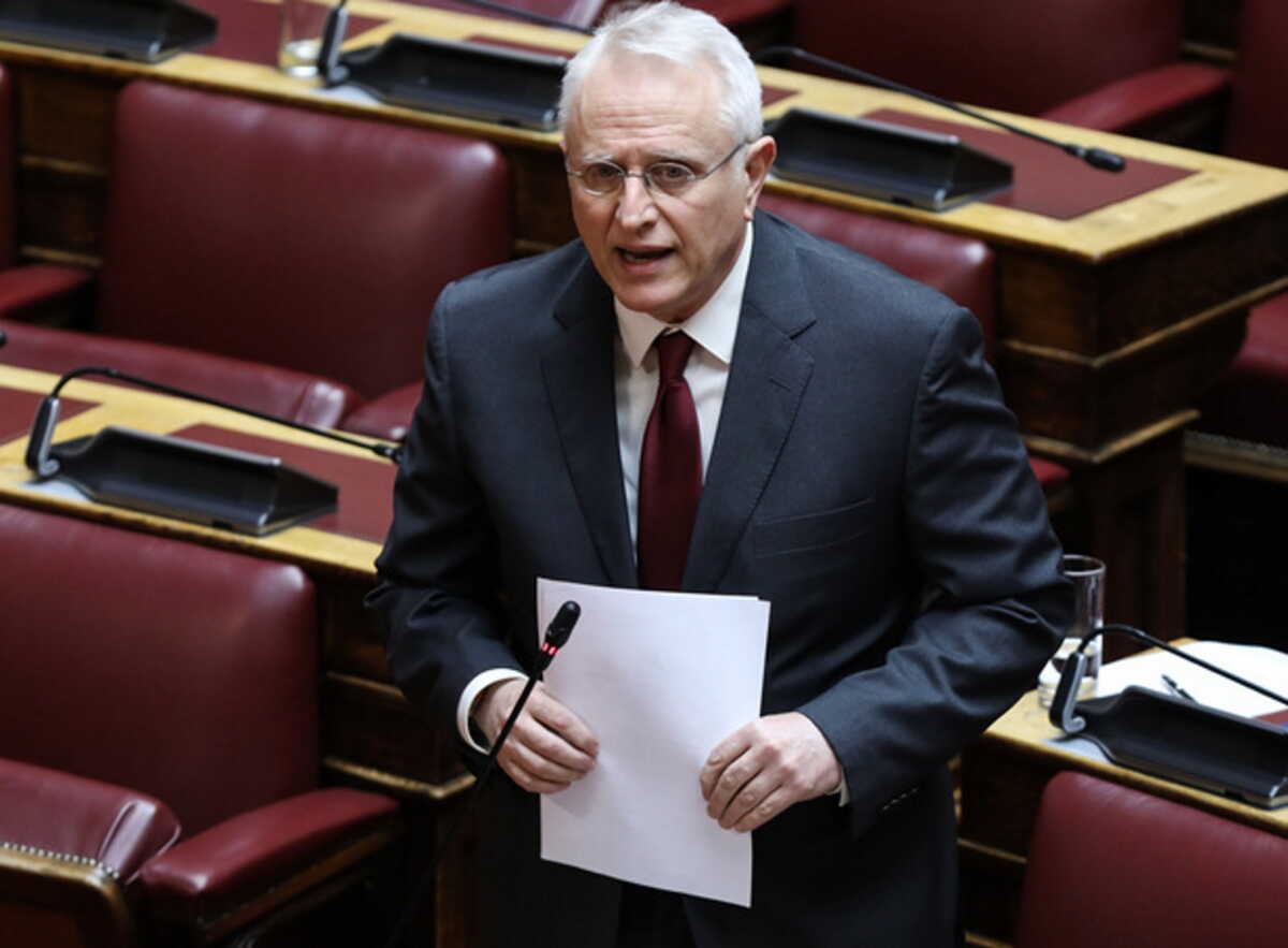 Ο βουλευτής του ΣΥΡΙΖΑ Γιάννης Ραγκούσης μιλάει στην Ολομέλεια της Βουλής, κατά τη διάρκεια συζήτησης της Πρότασης Δυσπιστίας κατά της Κυβέρνησης που κατέθεσε ο αρχηγός της Αξιωματικής Αντιπολίτευσης, Αλέξης Τσίπρας για το θέμα των υποκλοπών των τηλεφωνικών συνδιαλέξεων πολιτικών προσώπων, Αθήνα, Πέμπτη 26  Ιανουαρίου 2023.  ΑΠΕ-ΜΠΕ
