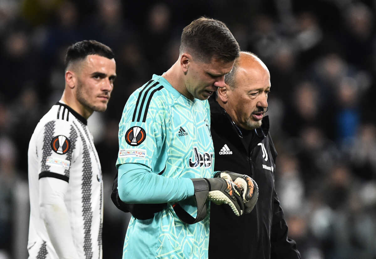 Soccer Football - Europa League - Quarter Final - First Leg - Juventus v Sporting CP - Allianz Stadium, Turin, Italy - April 13, 2023 Juventus' Wojciech Szczesny is substituted off after sustaining an injury REUTERS