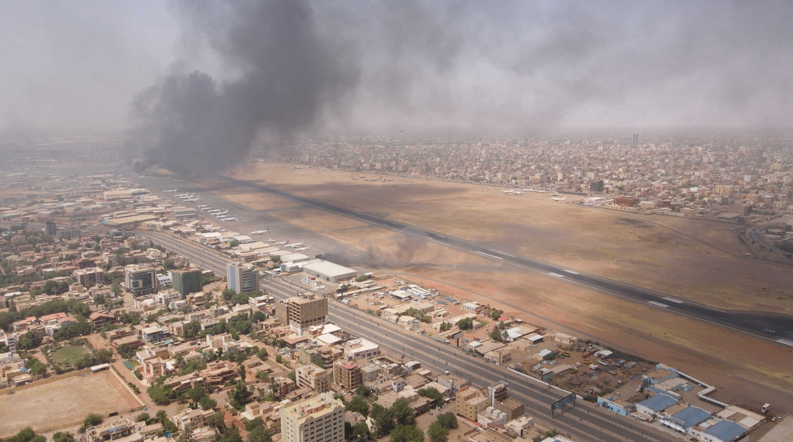 Σουδάν: Διπλωματική αυτοκινητοπομπή των ΗΠΑ δέχθηκε επίθεση – Προειδοποιήσεις Μπλίνκεν στους δύο αντιμαχόμενους