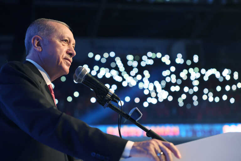 Ερντογάν: Ξεκίνησε επίσημα την προεκλογική εκστρατεία με την υπόσχεση να τιθασεύσει τον πληθωρισμό