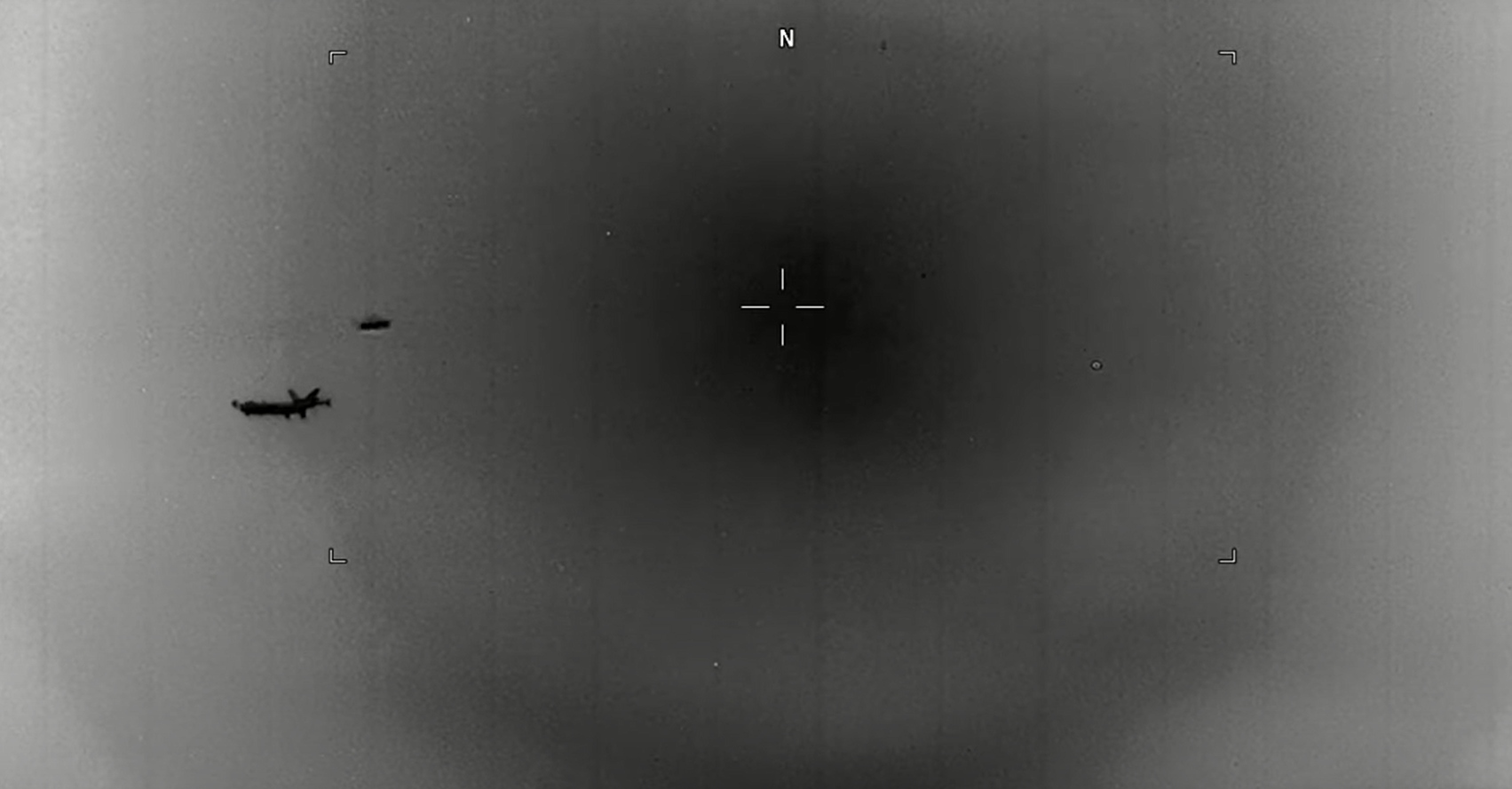 ΗΠΑ: Βίντεο του Πενταγώνου με UFO που πετάει «σφαίρα» δίπλα από   αεροσκάφος