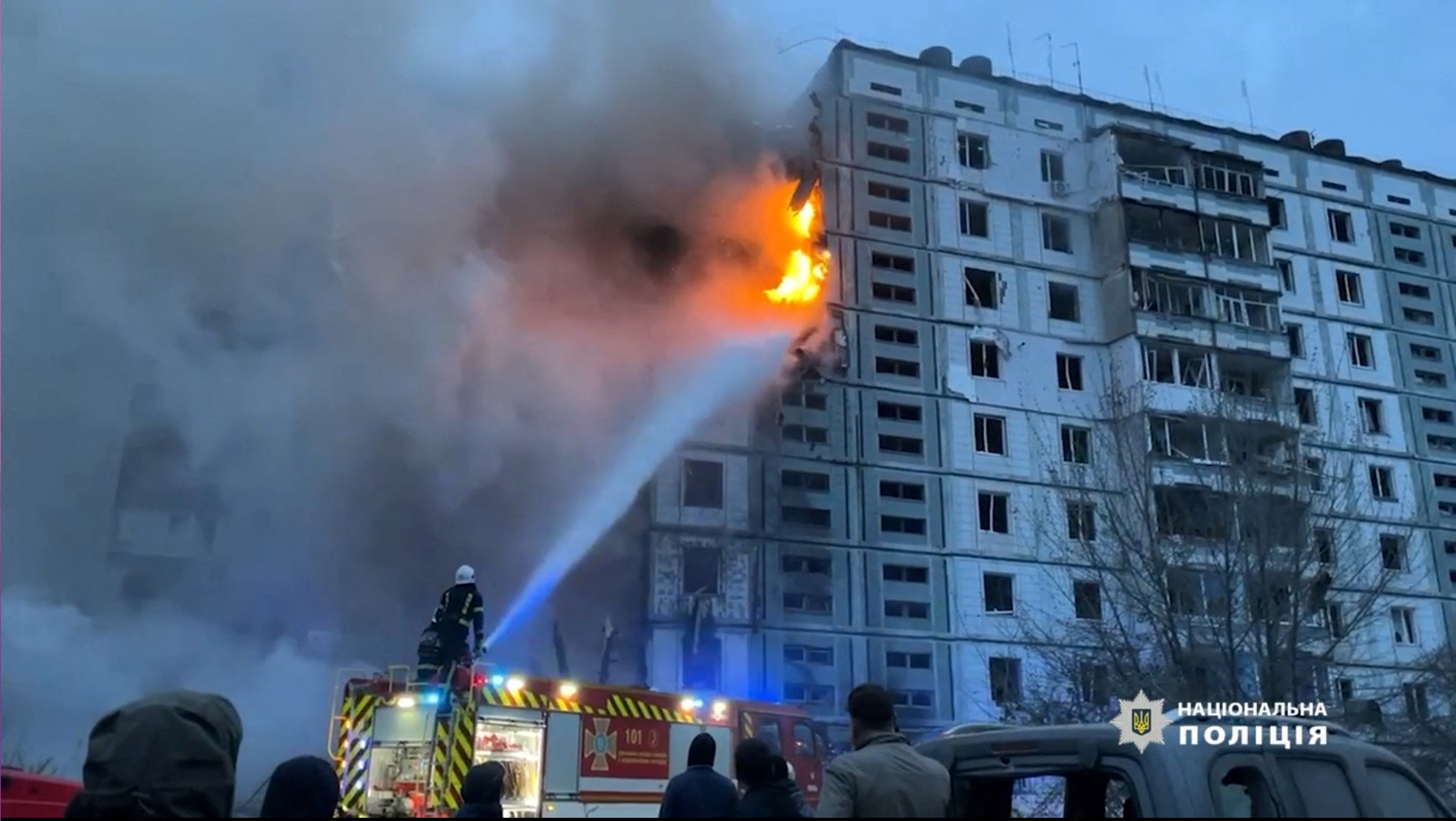 Ουκρανία: Συγκλονιστικές εικόνες μετά τα πυραυλικά πλήγματα της Ρωσίας – Τουλάχιστον 12 νεκροί