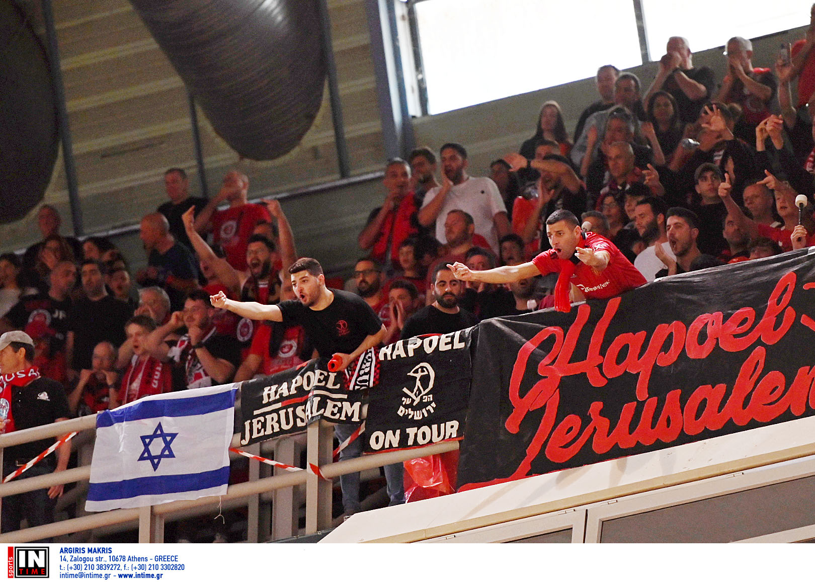 Χάποελ Ιερουσαλήμ – ΑΕΚ: Φανατισμένοι οπαδοί και χειρονομίες πίσω από τον πάγκο της Ένωσης
