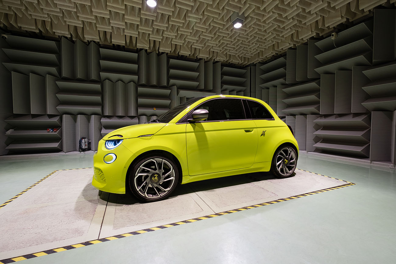 Abarth 500e: Περισσότερες από 6.000 ώρες εξέλιξης για την επίτευξη του τέλειου σπορ ήχου
