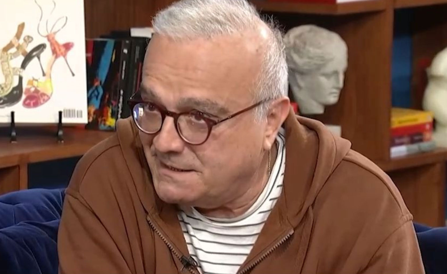 Άρης Δαβαράκης: Κόντεψα να πεθάνω από το αλκοόλ – Η Μελίνα Μερκούρη, ο Μάνος Χατζηδάκις και η φυλακή