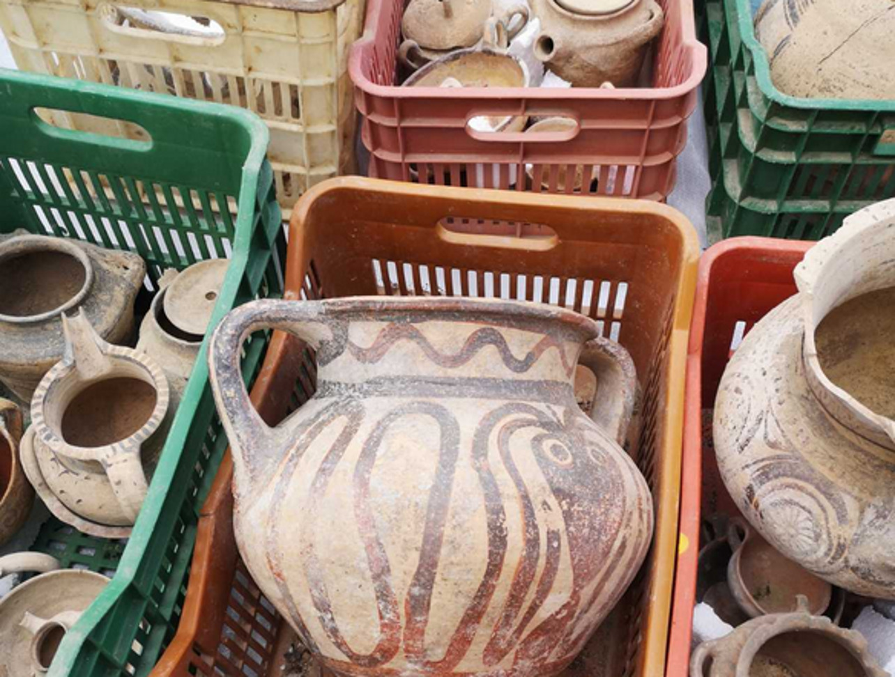 Κρήτη: Έρευνες για την προέλευση των αντικειμένων που διαπραγματεύονταν να πουλήσουν οι αρχαιοκάπηλοι