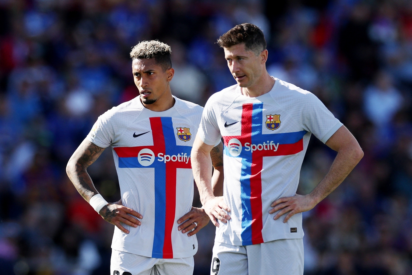 Soccer Football - LaLiga - Getafe v FC Barcelona - Coliseum Alfonso Perez, Getafe, Spain - April 16, 2023 FC Barcelona's Raphinha and Robert Lewandowski REUTERS