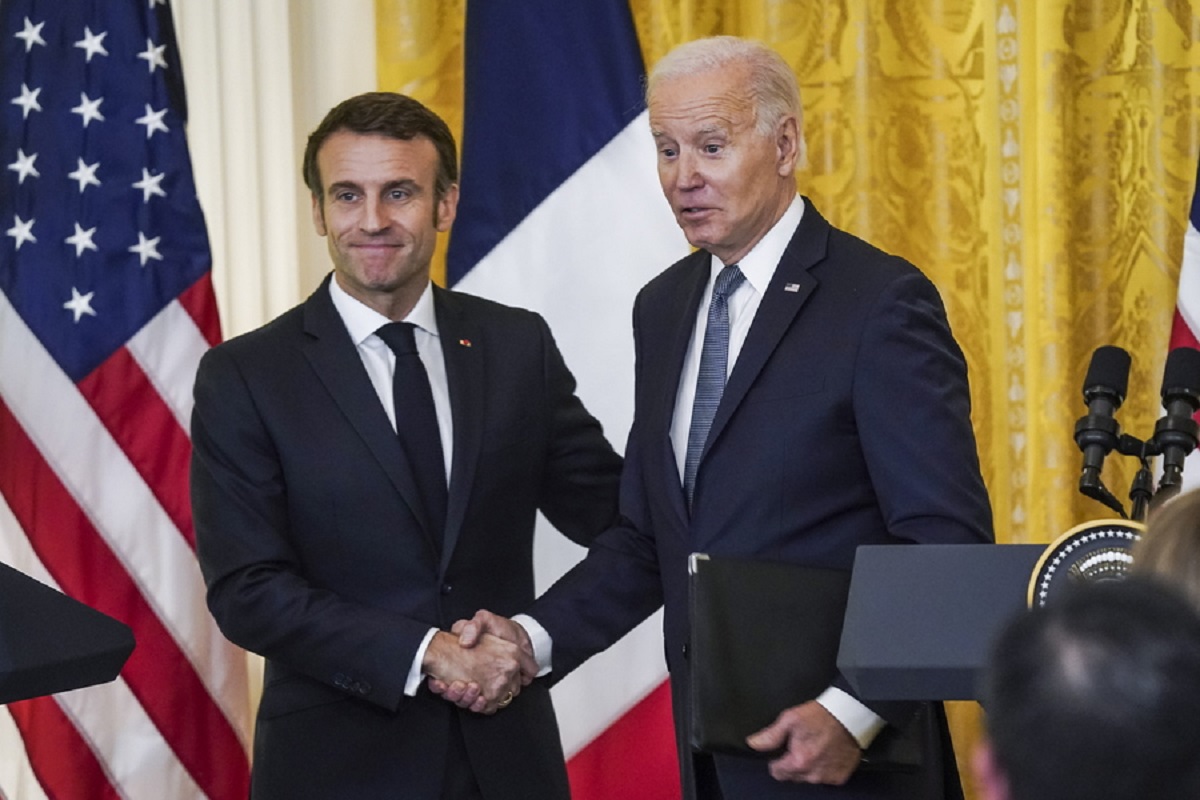 epaselect epa10342480 US President Joe Biden (R) and French President Emmanuel Macron (L) shake hands after speaking at a press conference in the East Room of the White House in Washington, DC, USA, 01 December 2022. Macron's visit marks the first official state visit of the Biden administration.  EPA