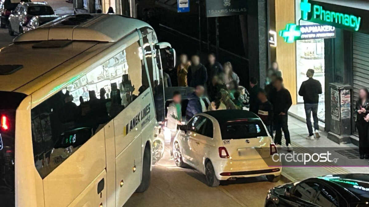 Χανιά: Παρκαρισμένα αυτοκίνητα έκοψαν την κυκλοφορία – Τα σήκωσαν με τα χέρια