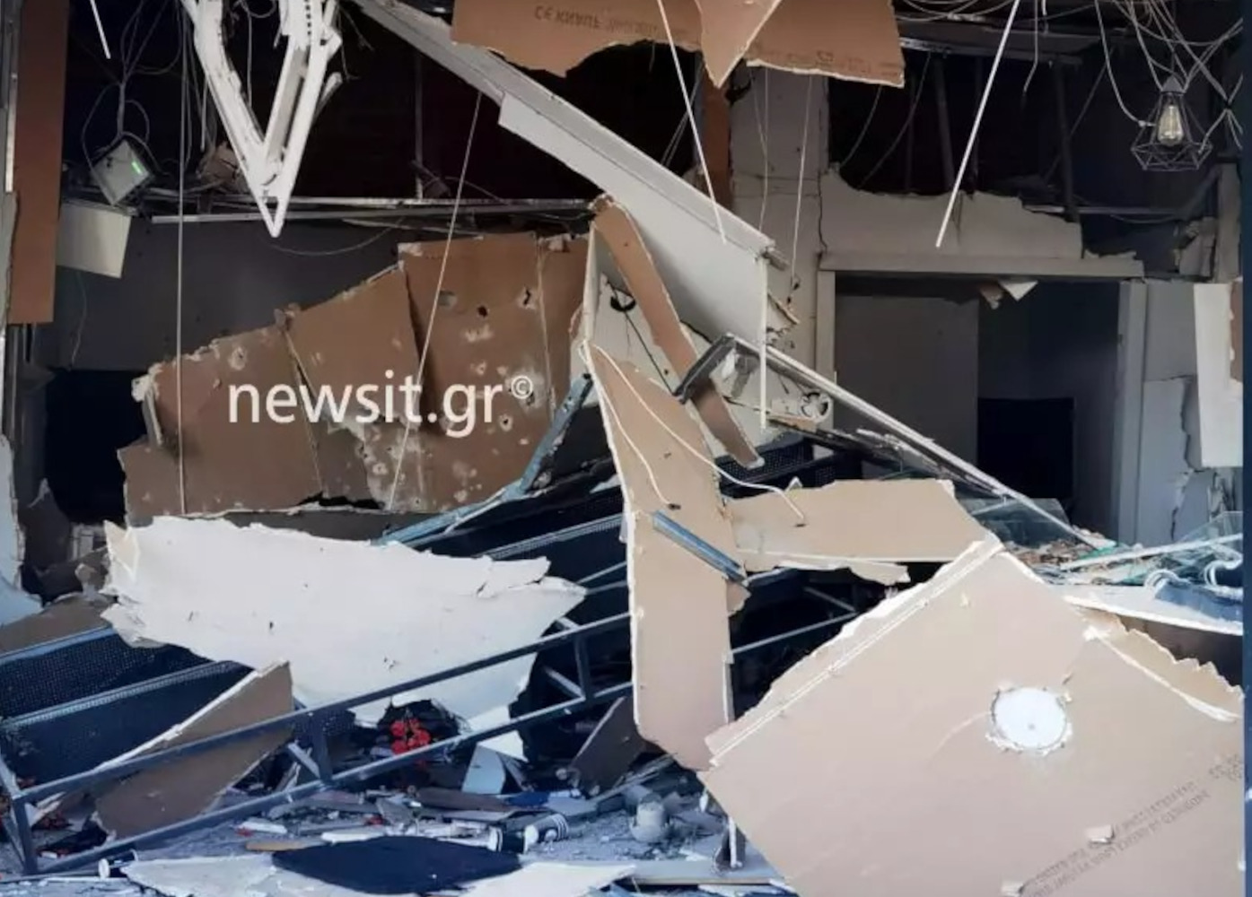 Νέο Ηράκλειο: Κρανίου τόπος μετά την έκρηξη από βόμβα σε καφετέρια – «Είμαστε αθλητές, δεν έχουμε σχέση με υπόκοσμο»
