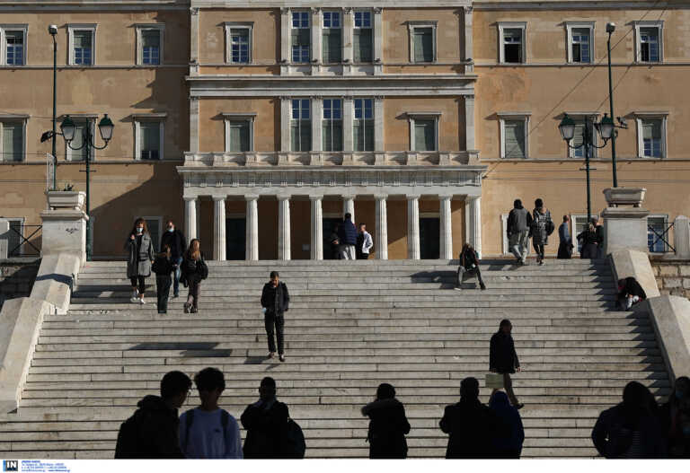 Ανάπτυξη 2,2% για το 2023 και το 2024 «βλέπει» το Γραφείο Προϋπολογισμού της Βουλής - Τα τρία σενάρια για την πορεία της ελληνικής οικονομίας