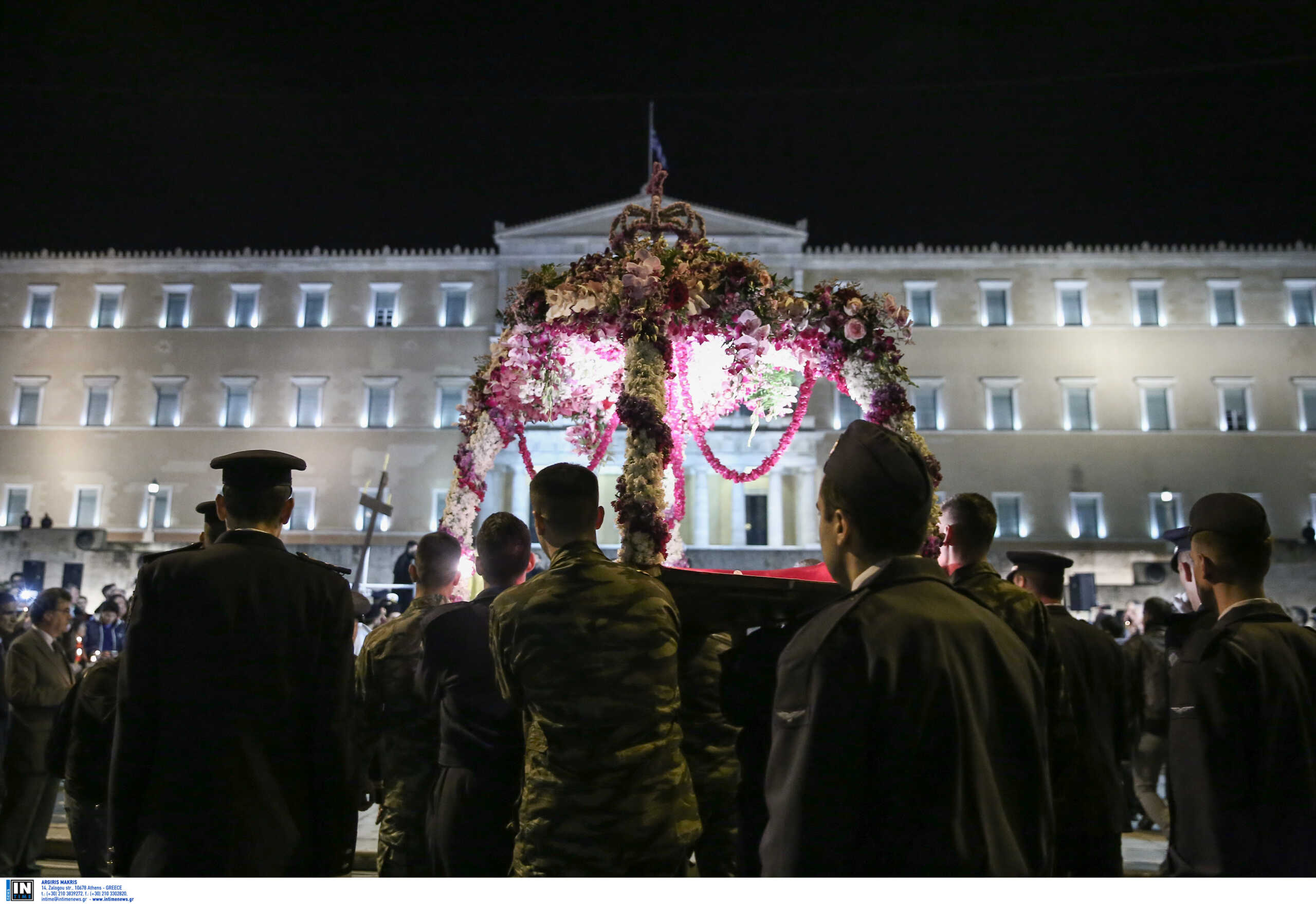 Μεγάλη Παρασκευή: Η Ακολουθία και η Περιφορά του Επιταφίου από τη Μητρόπολη Αθηνών