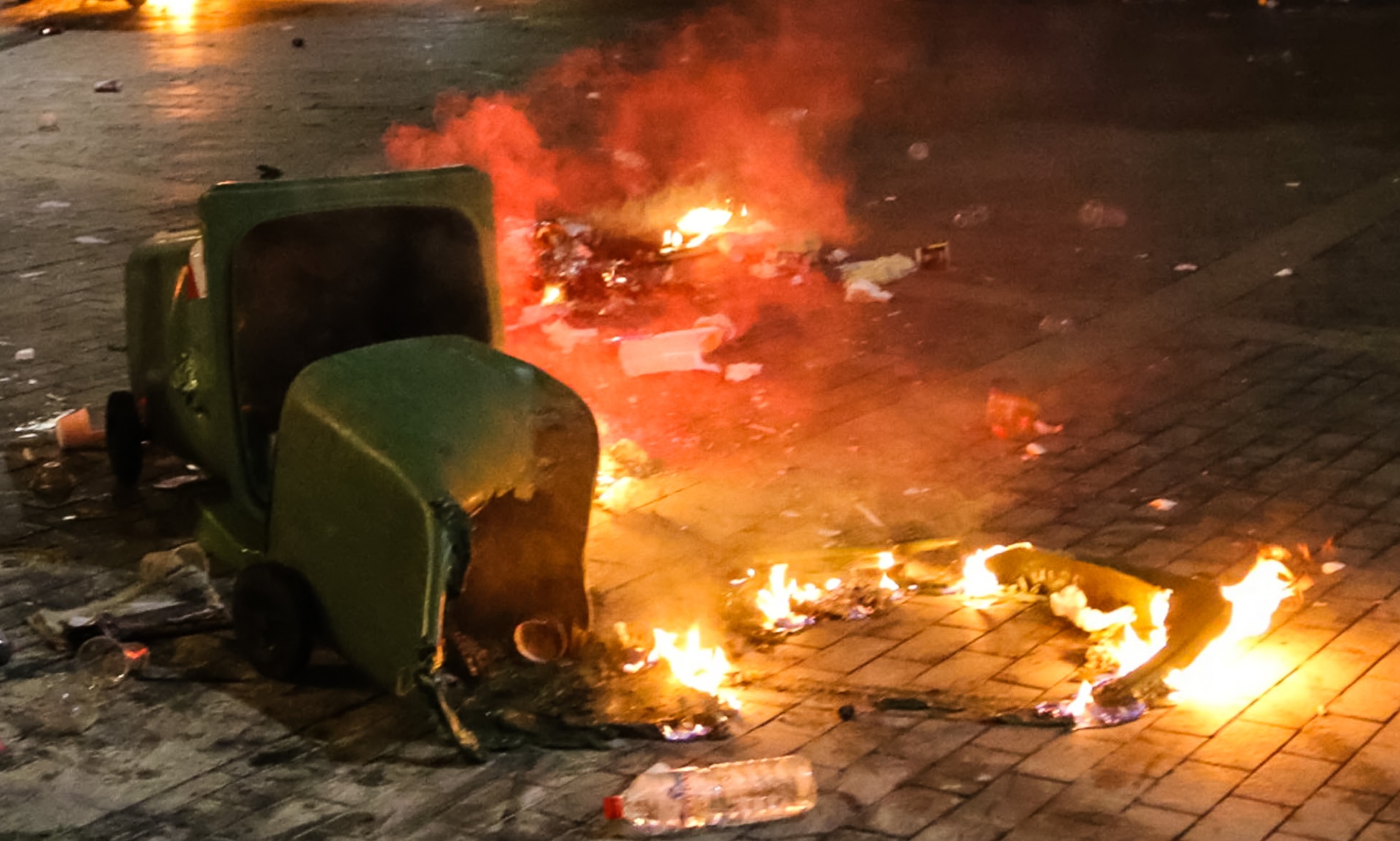 Αγρίνιο: Έβαλαν φωτιά σε 36 κάδους σκουπιδιών, 4 συλλήψεις από την αστυνομία