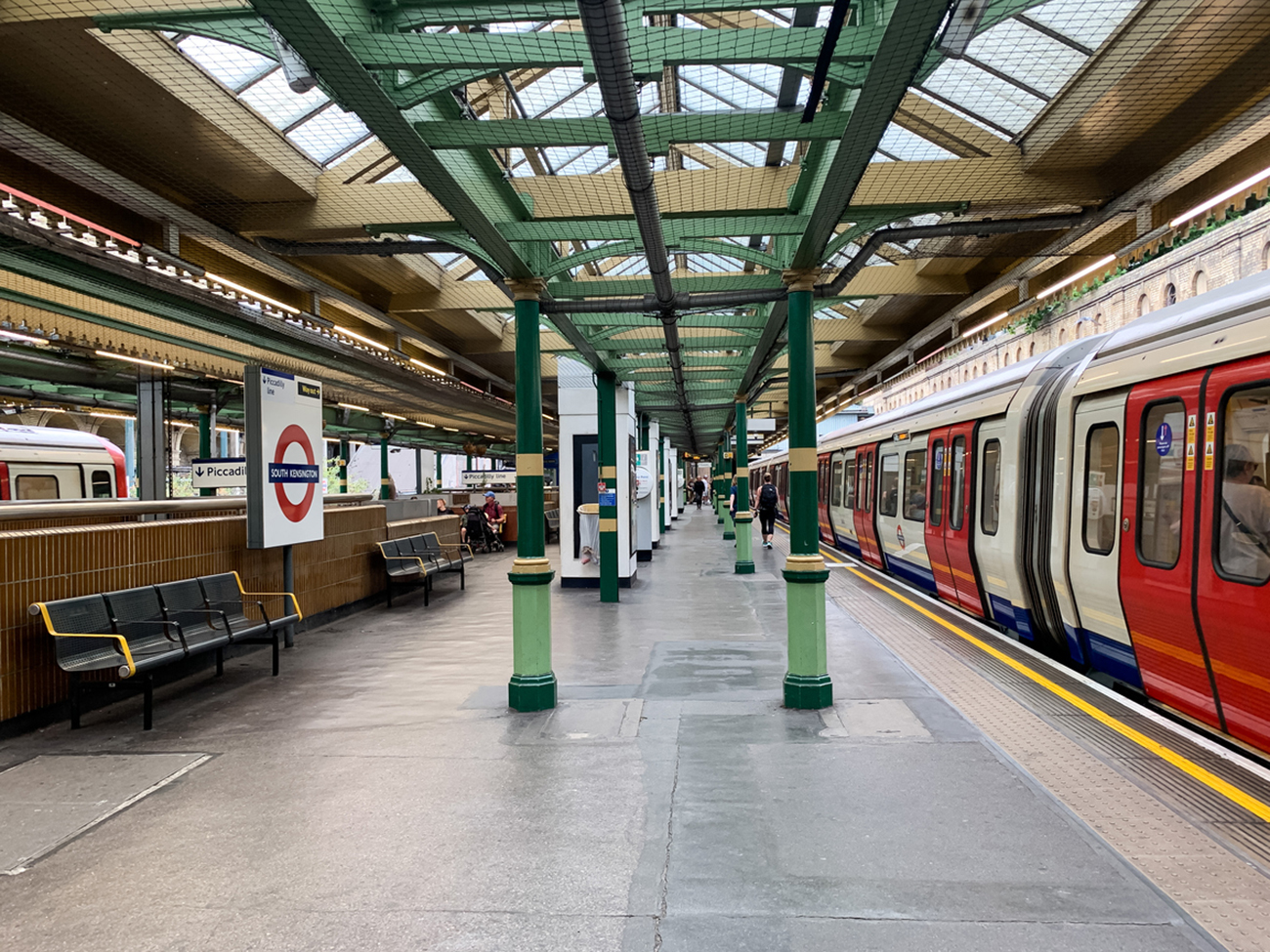 South Kensington tube station. Platform view of station. District line and Piccadilly line. Summer in London. No people