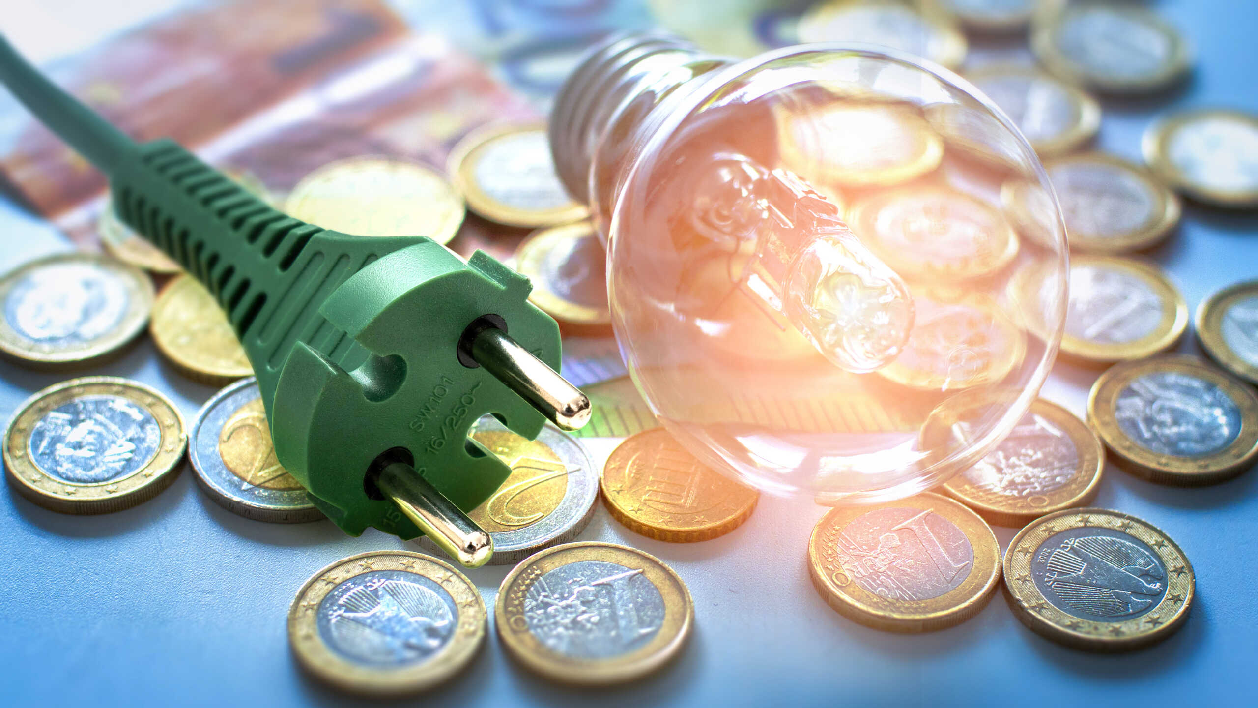 Λογαριασμοί ρεύματος: Έρχεται χαράτσι 7,6 ευρώ τον μήνα – Προβληματισμός στο υπουργείο Ενέργειας από την απόφαση της ΡΑΕ
