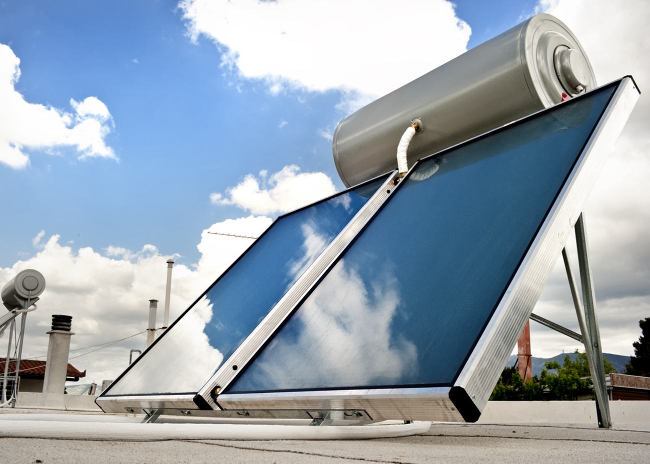 Solar water heater for green energy