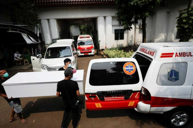 Ανατροπή φέρι μποτ στην Ινδονησία - Τουλάχιστον 11 νεκροί