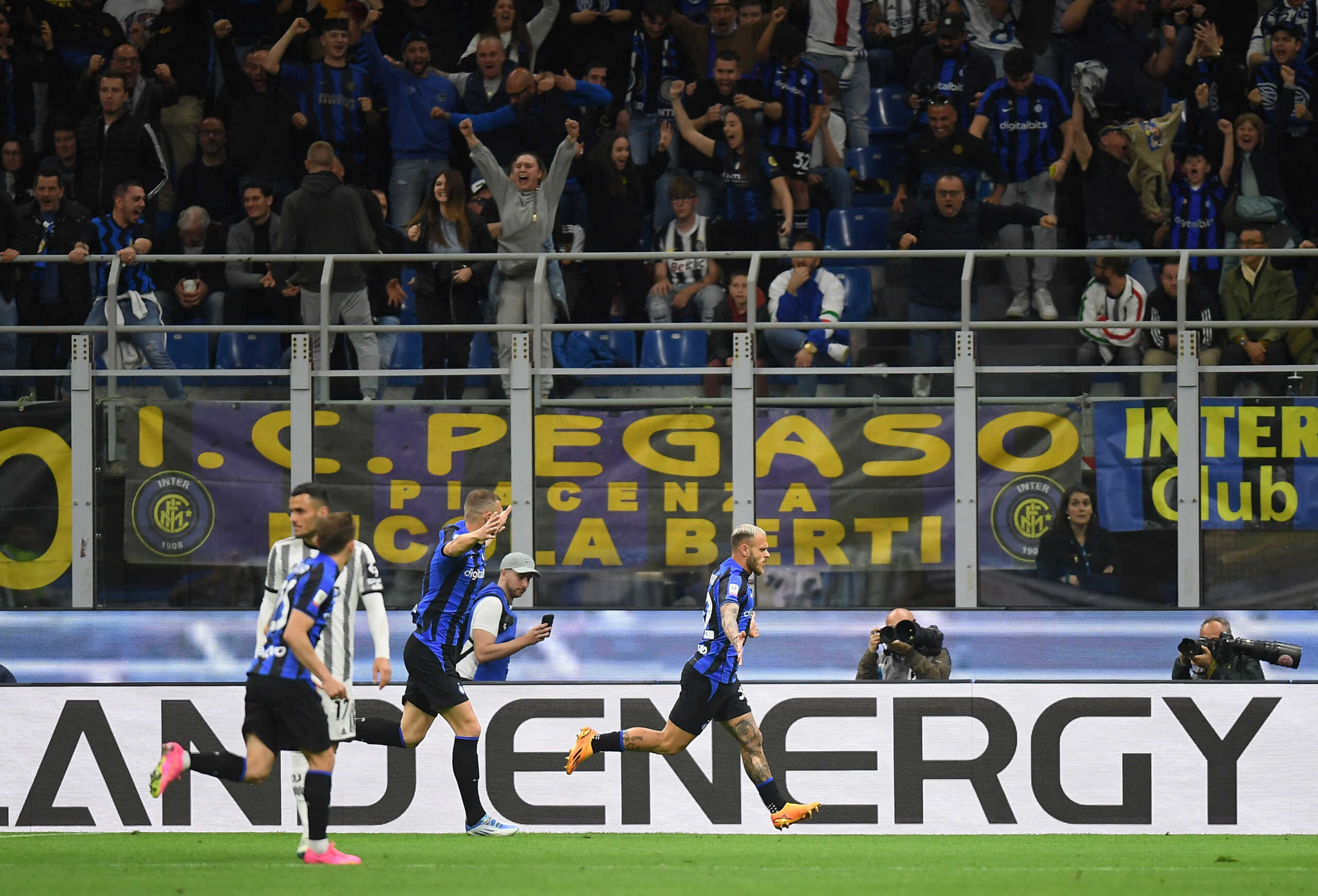Soccer Football - Coppa Italia - Semi Final - Second Leg - Inter Milan v Juventus - San Siro, Milan, Italy - April 26, 2023 Inter Milan's Federico Dimarco celebrates scoring their first goal with teammates REUTERS