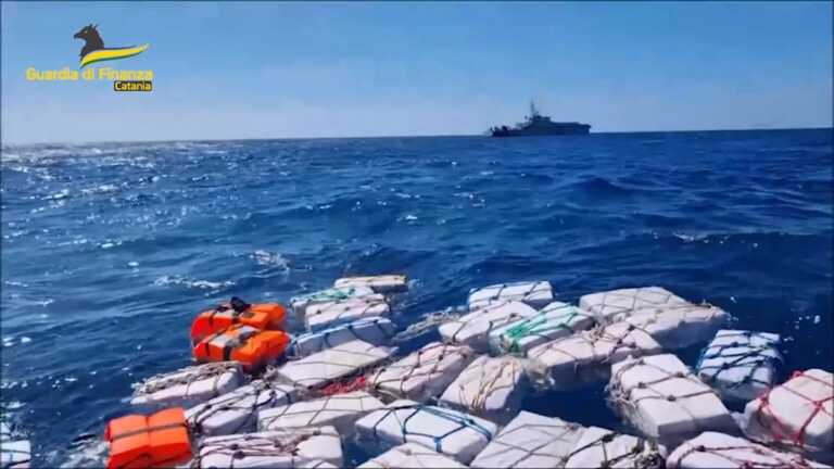 Γέμισε κοκαΐνη η θάλασσα της Σικελίας - Πλάνα από το θέαμα που αντίκρισαν οι Αρχές