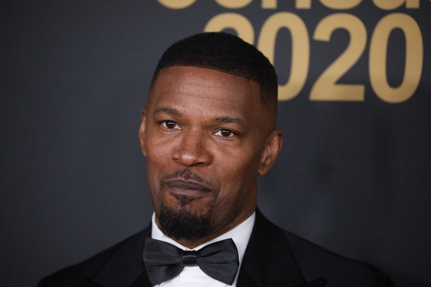 Jamie Foxx: Τα νεότερα για την κατάσταση της υγείας του – «Πρέπει να παραμείνει στο νοσοκομείο»