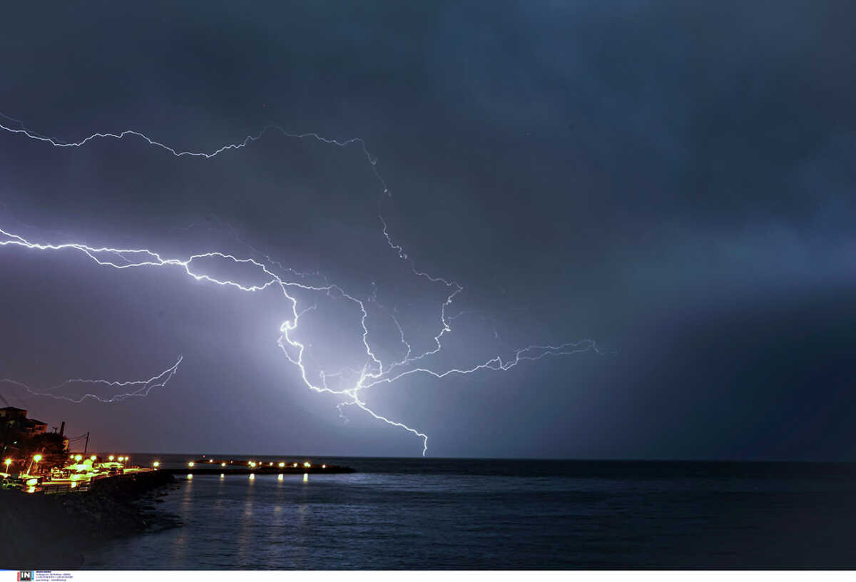 Καιρός σήμερα: Λασποβροχές και μπόρες – Πού θα χτυπήσουν τα φαινόμενα