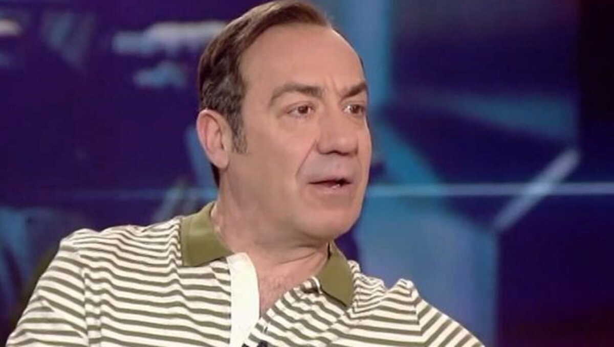 Σωτήρης Καλυβάτσης για «Ράδιο Αρβύλα»: «Έχει γίνει παραπάνω εκπομπή λόγου – Η σάτιρα έχει περιοριστεί»