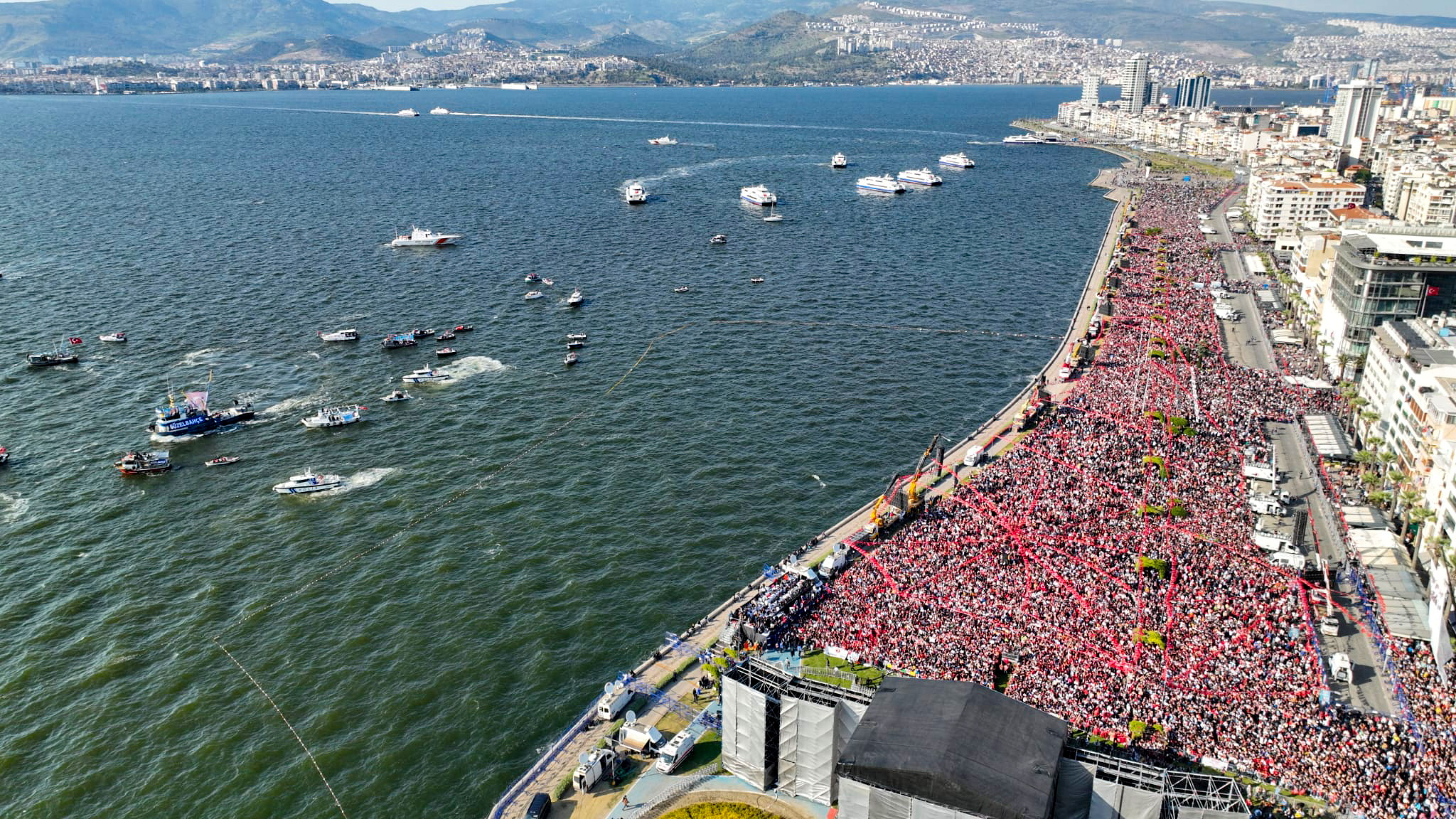 Supporters of Kemal Kilicdaroglu, presidential candidate of Turkey's main opposition alliance, attend a rally ahead of the May 14 presidential and parliamentary elections, in Izmir, Turkey April 30, 2023. Alp Eren Kaya