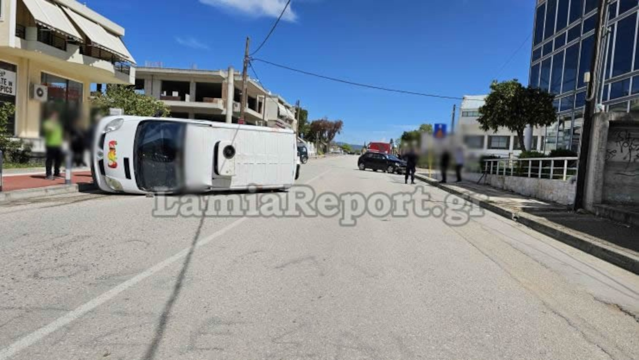 Λαμία: Τροχαίο κοντά στο Χαλκιοπούλειο – Τούμπαρε βανάκι